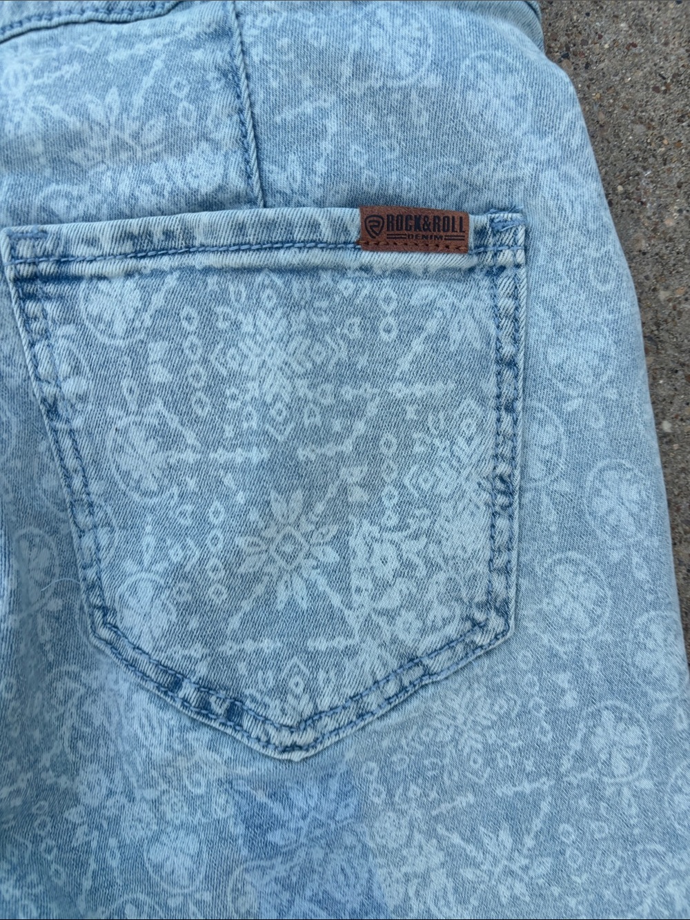 Rock & Roll Denim Light Wash Floral-Print Flare Jeans - Women size 30 x 32 - Picture 15 of 16